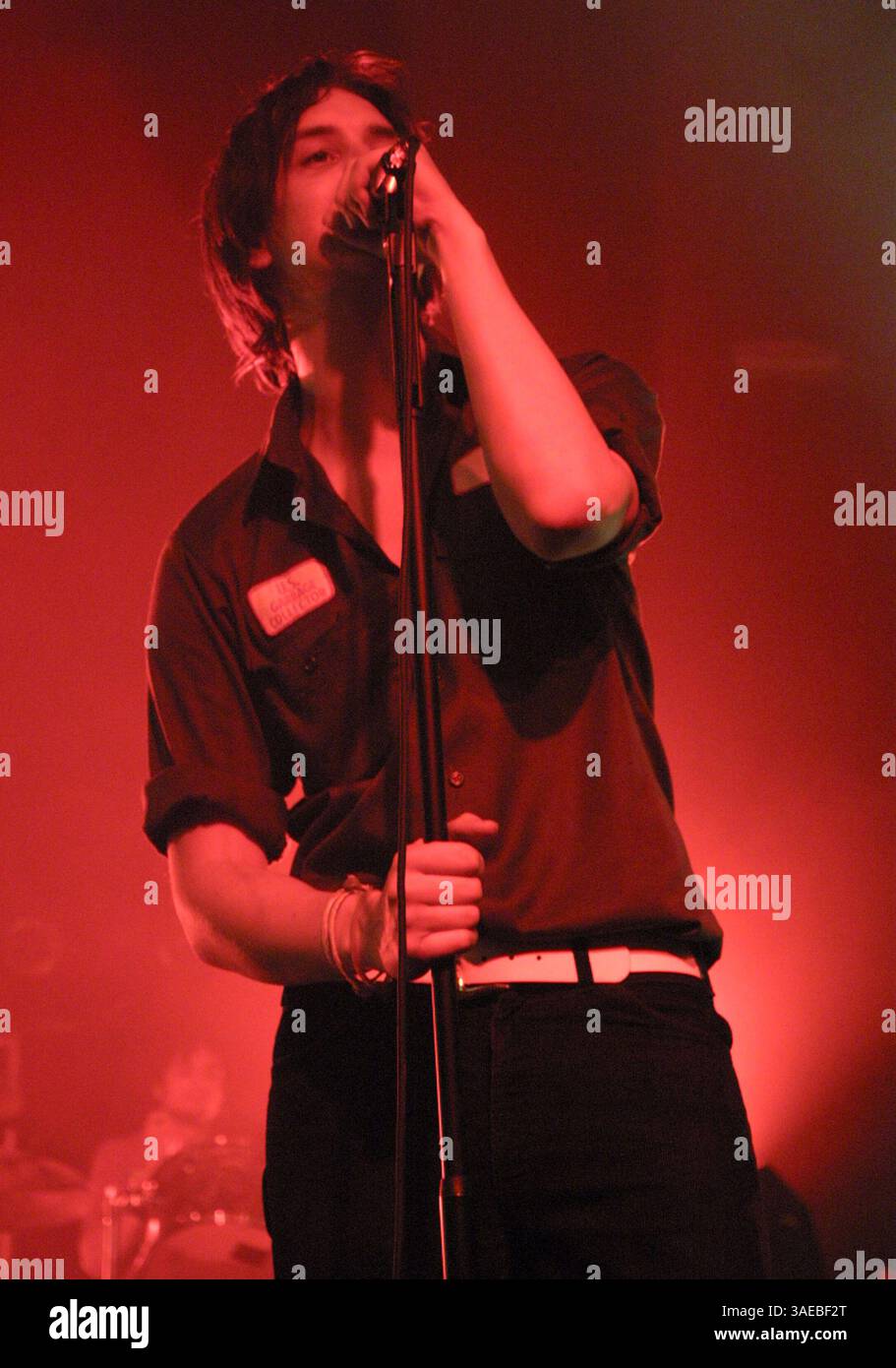 Oktober 2003; Hollywood, CA, USA; JULIAN CASABLANCAS von The Strokes tritt live im Palladium auf. (Bild: Karl Larsen/ZUMAPRESS.com) Stockfoto