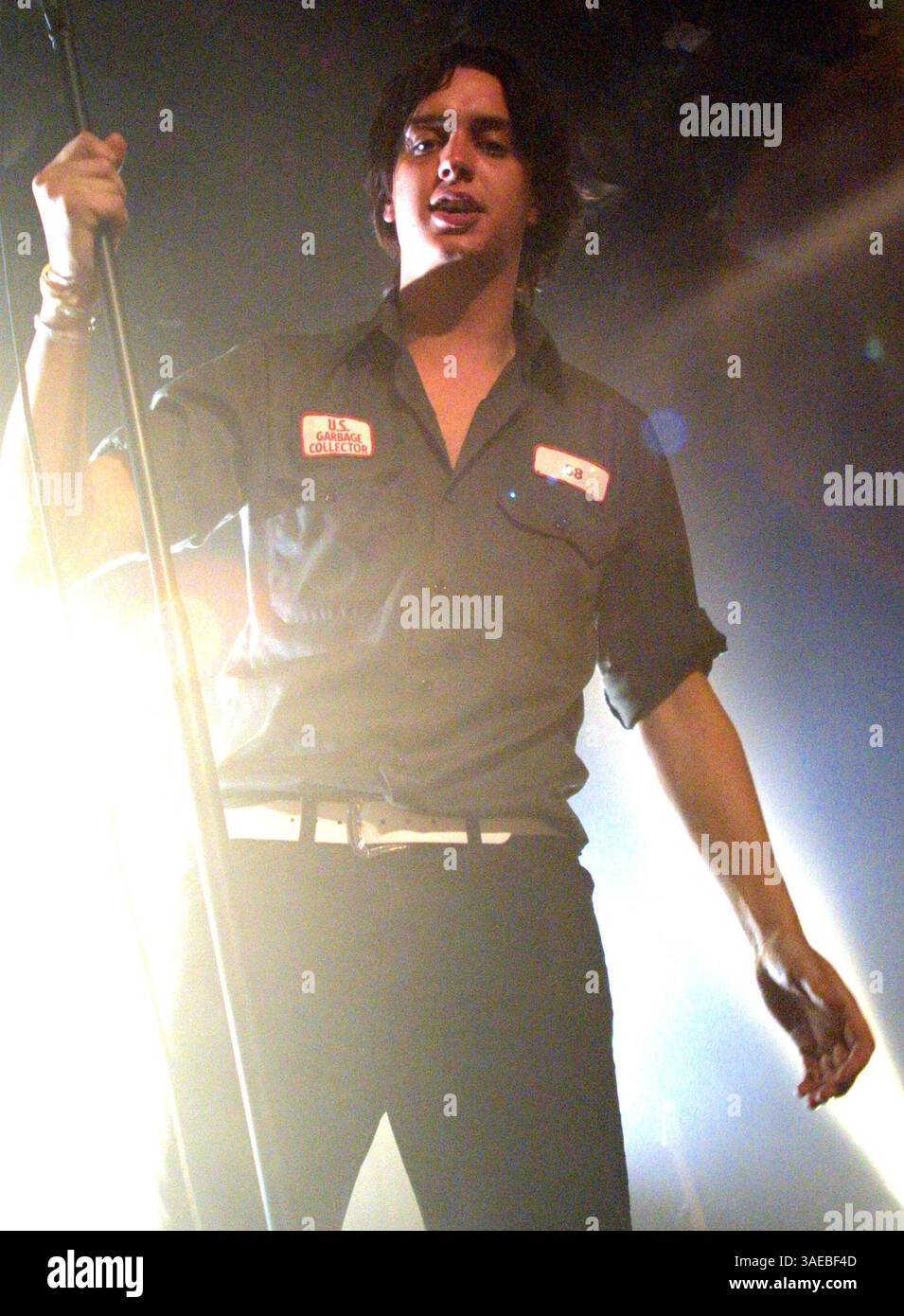 Oktober 2003; Hollywood, CA, USA; JULIAN CASABLANCAS von The Strokes tritt live im Palladium auf. (Bild: Karl Larsen/ZUMAPRESS.com) Stockfoto