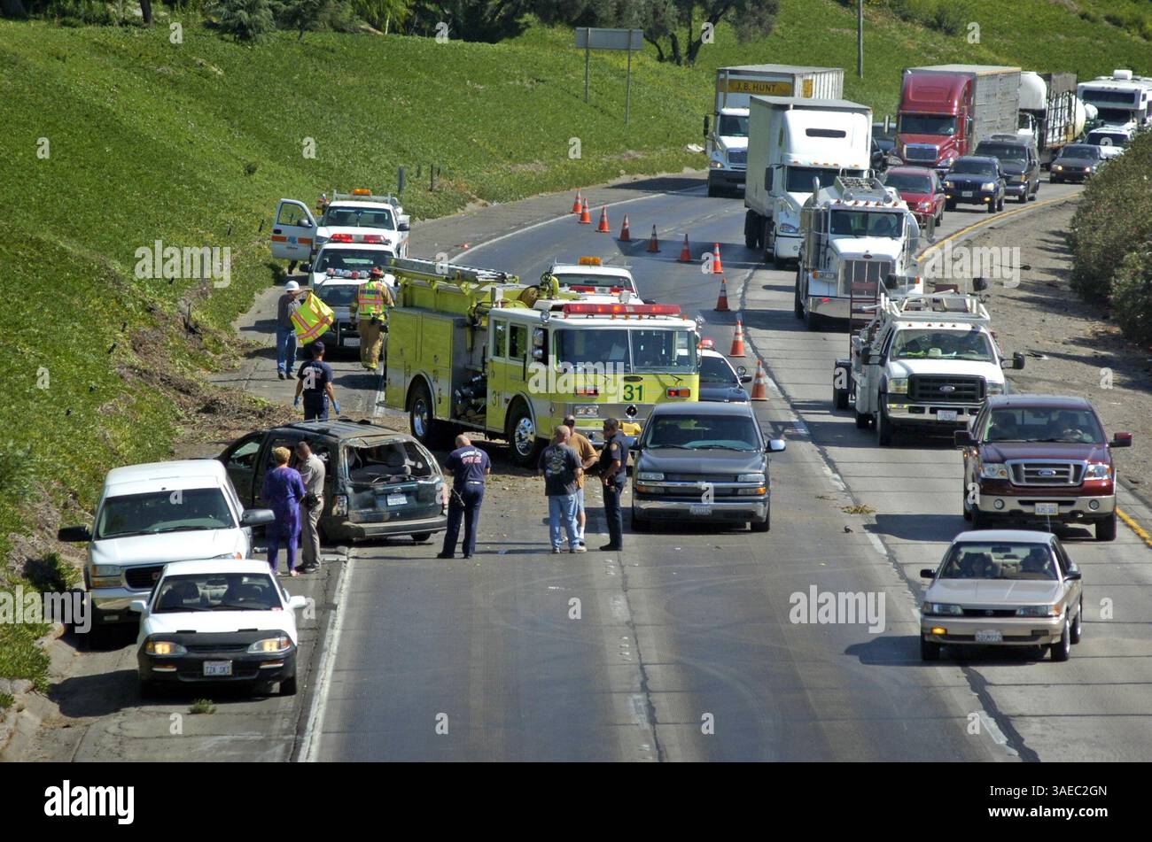Fahren Sie auf dem Highway 99 in Richtung Norden in der Nähe der Ausfahrt Central Modesto, und fahren Sie auf eine Abfahrt, wobei ein Fahrzeug auf der Ostseite der Straße deaktiviert bleibt. Die beiden Bahnen 2 und 3 waren blockiert. Zeit ca. 45 Uhr. September 2008 (Credit Image: Modesto Bee/ZUMAPRESS.com) Stockfoto