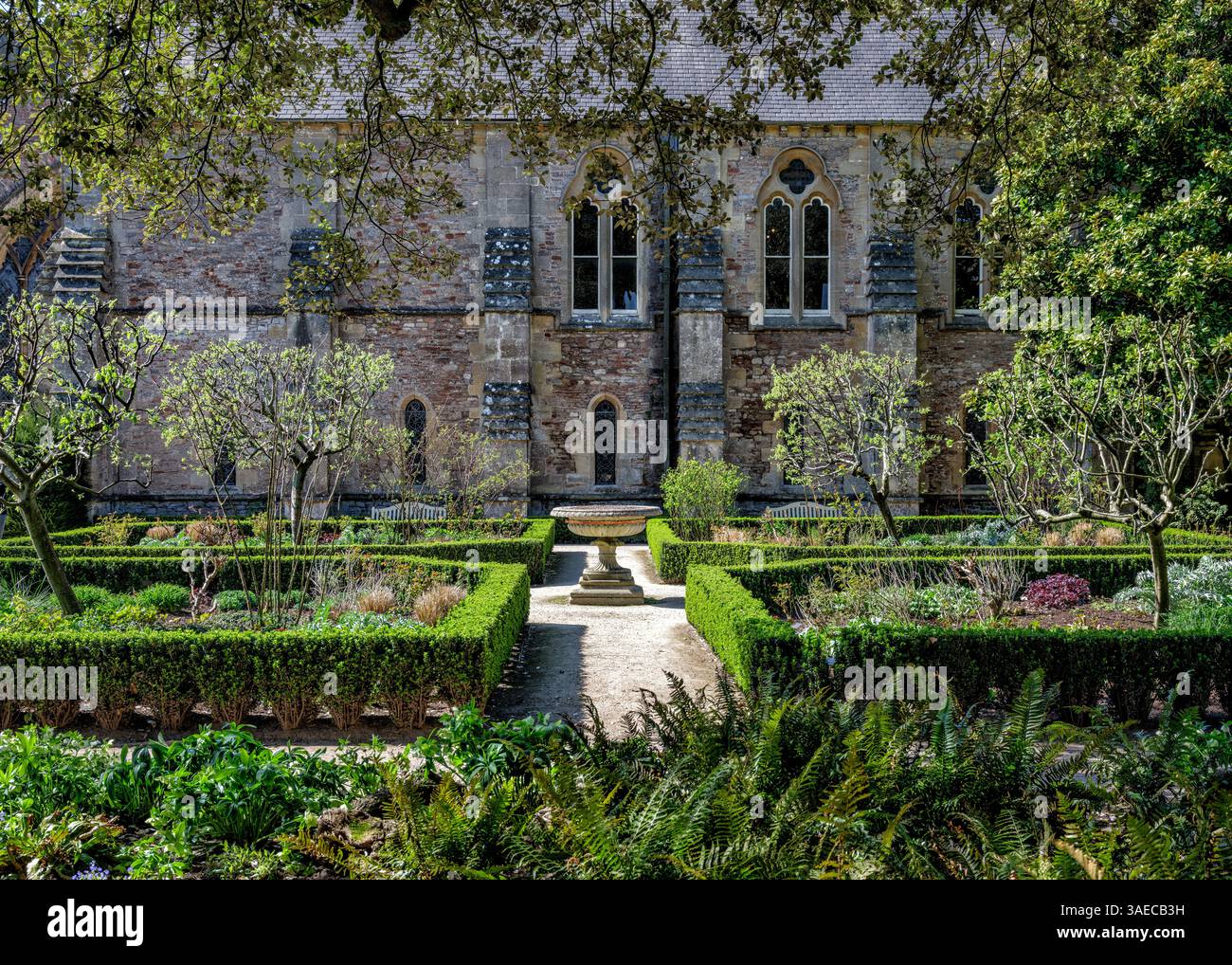 Gärten des Bischofspalastes auf dem Gelände der Wells Cathedral in Somerset Großbritannien Stockfoto