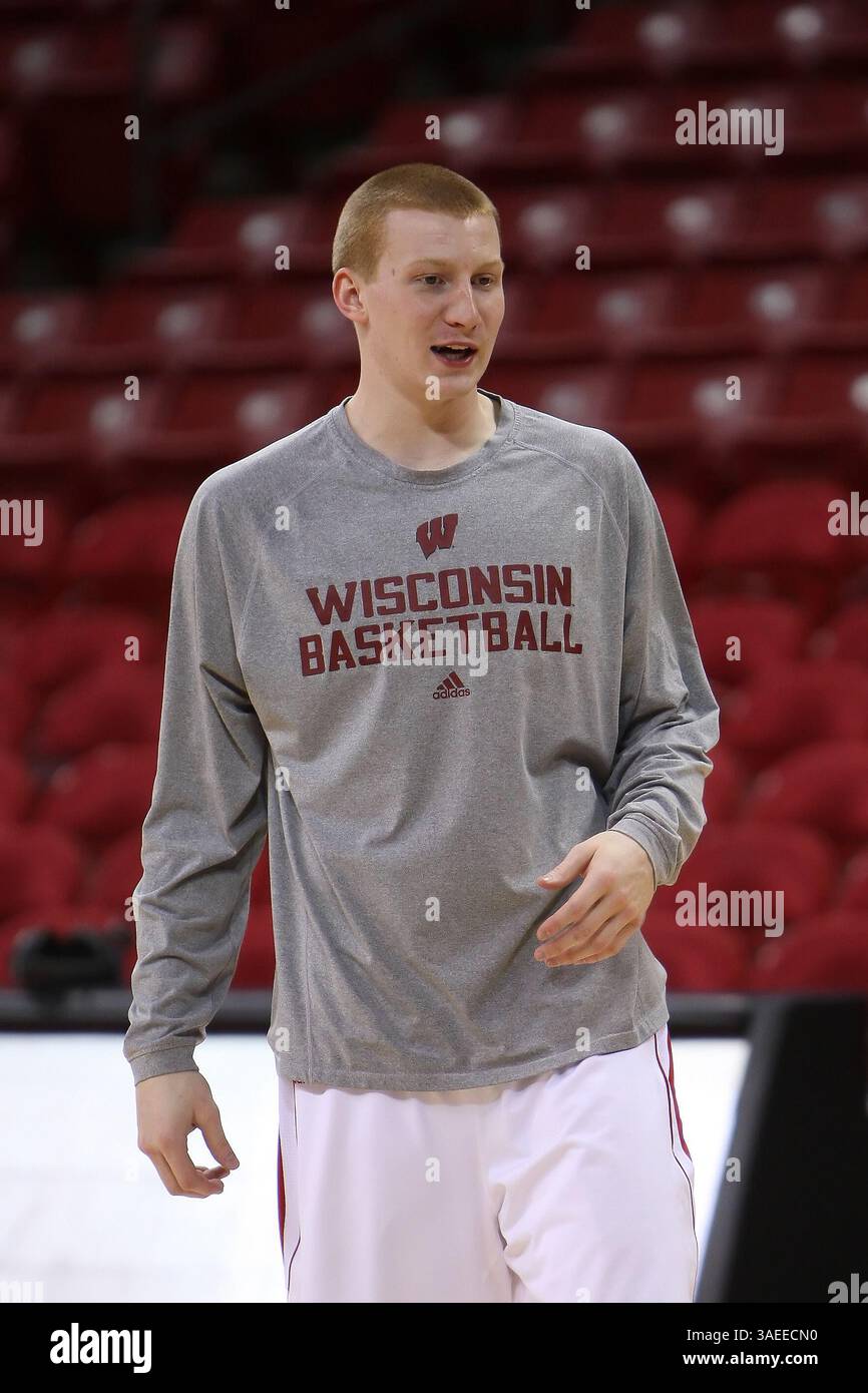November 2011: Madison, Wisconsin, USA S - Wisconsin Forward Mike Bruesewitz #31 während des Shootings vor dem Spiel. Die Wisconsin Badgers beherbergen die Wofford Terriers im Kohl Center in Madison, Wisconsin. (Bild: © John Fisher/Southcreek/ZUMAPRESS.com) Stockfoto