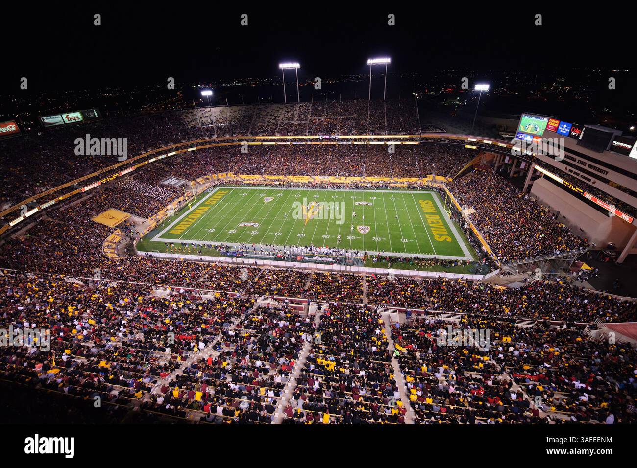 19. November 2011: Die Arizona State Sun Devils in Aktion während eines NCAA Football-Spiels zwischen den Arizona State University Sun Devils und den Arizona Wildcats im Sun Devil Stadium in Tempe, Arizona, gewonnen von den Wildcats, 31-27(Credit Image: © Max Simbron/Cal Sport Media/ZUMAPRESS.com) Stockfoto