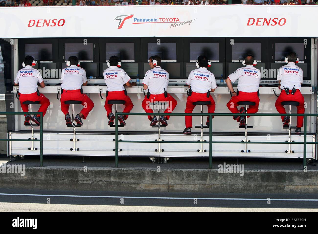 Toyota Boxengantry...Formel-1-Weltmeisterschaft, Rd 10, großer Preis von Ungarn, Übungstag, Budapest, Ungarn, Freitag, 24. Juli 2009 (Bild: Sutton Motorsports/ZUMAPRESS.com) Stockfoto
