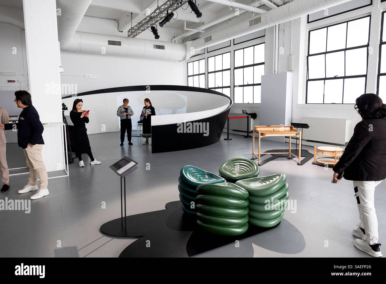 Mailand, Mauretanien. April 2025. Die Installationen finden während der Milan Design Week am 6. April 2025 im Superstudio Piu in Mailand statt (Foto: Mairo Cinquetti/NurPhoto). Quelle: NurPhoto SRL/Alamy Live News Stockfoto