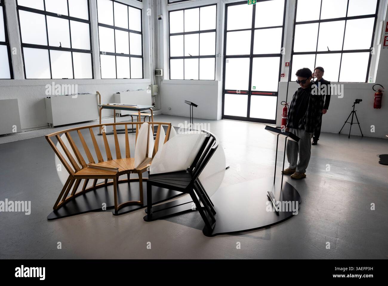 Mailand, Mauretanien. April 2025. Die Installationen finden während der Milan Design Week am 6. April 2025 im Superstudio Piu in Mailand statt (Foto: Mairo Cinquetti/NurPhoto). Quelle: NurPhoto SRL/Alamy Live News Stockfoto