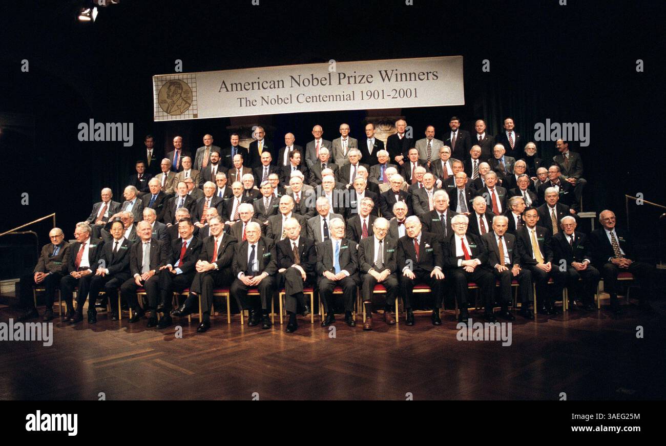 Dezember 2001; Stockholm, Schweden; NUR nordamerikanische Verkäufe! Achtundachtzig ehemalige Nobelpreisträger aus den Vereinigten Staaten treffen sich im Grand Hotel zu einem einzigartigen Wiedersehen anlässlich des 100. Jahrestages der ersten Nobelpreise. (Kreditbild: Pressens Bild/ZUMAPRESS.com) Stockfoto