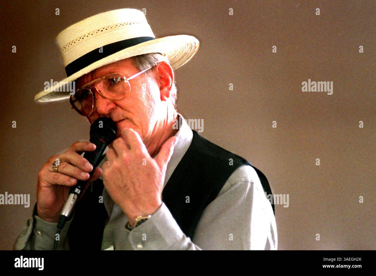 CI 47333 - - LIEFERUNG AN: Zitrus - - 5/8/97 - - Hernando - - BILDUNTERSCHRIFT INFO: Rod Hendrick von Hernando ist ein professioneller Geschichtenerzähler. Er tritt am 24. Mai auf dem Florida Folk Festival auf. - - Times Foto von: Ron Thompson - - Geschichte von: mary ann - - GESCANNT VON: - - ERSCHEINUNGSDATUM: (Credit Image: St Petersburg Times/ZUMAPRESS.com) Stockfoto