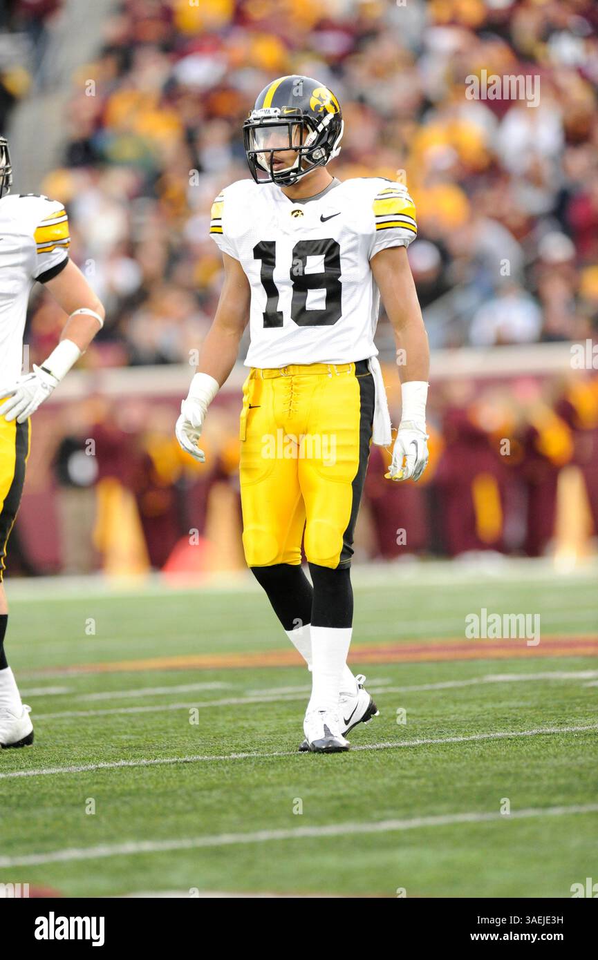 29. Oktober 2011: Iowa's Micah Hyde (18) bei einem NCAA College Football Spiel zwischen dem Gastgeber Minnesota Golden Gophers und Iowa Hawkeyes im TCF Bank Stadium in Minneapolis, MN Minnesota gewann 22-21, um Floyd of Rosedale zu behalten, eine Reisetrophäe zwischen Iowa und Minnesota. Minnesota hat eine Tradition, die auf 1936 zurückgeht 41.(Credit Image: © Josh Holmberg/Cal Sport Media/ZUMAPRESS.com) Stockfoto