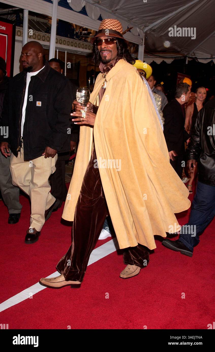 Februar 2004; Los Angeles, CA, USA; Darsteller SNOOP DOGG bei der Starsky & Hutch World Premiere im Mann Village Theatre. (Bild: Paul Fenton/ZUMAPRESS.com) Stockfoto