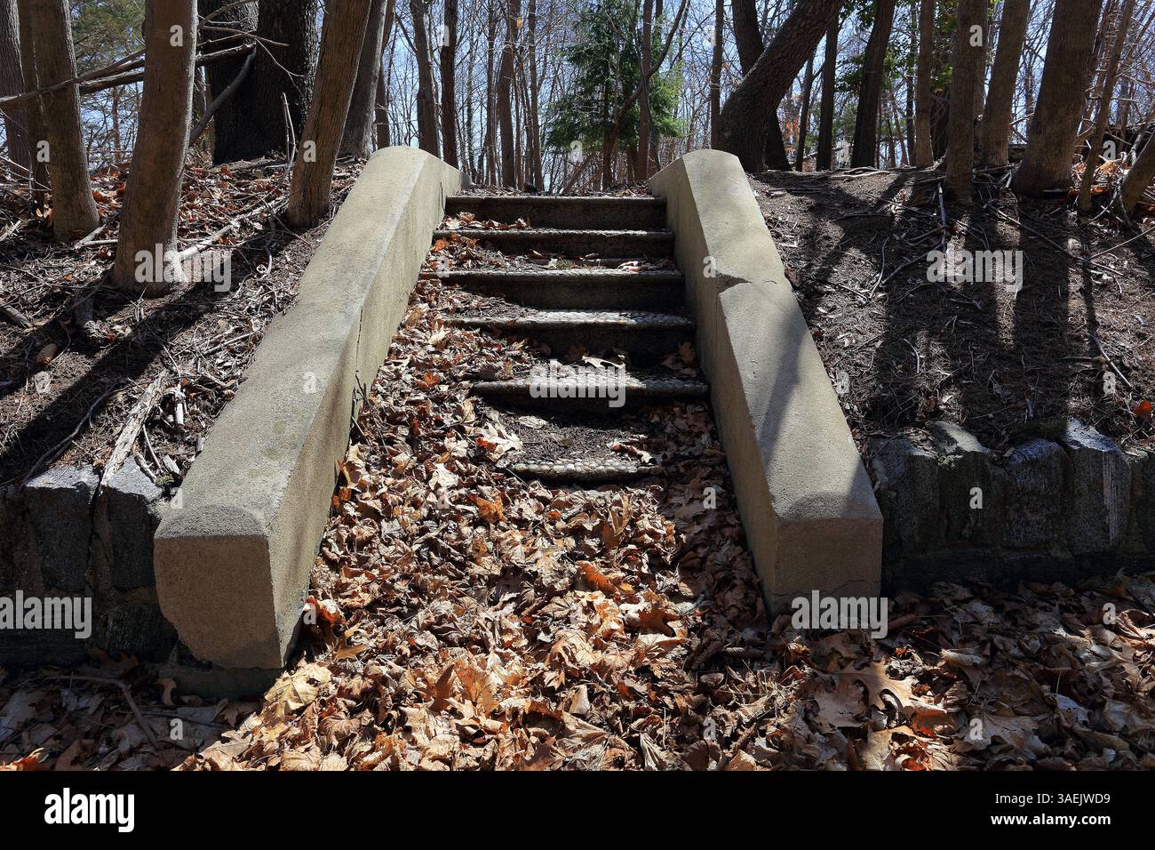 Treppe ins Nirgendwo, verlassenes Kings Park Psychiatric Center, Long Island, NY Stockfoto