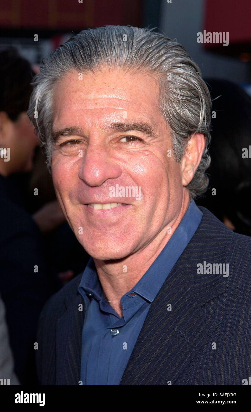 April 2004; Los Angeles, CA, USA; Regisseur MICHAEL LEMBECK bei der „Connie & Carla“-Weltpremiere im Universal Studios Cinema, Universal City Walk. (Bild: Paul Fenton/ZUMAPRESS.com) Stockfoto
