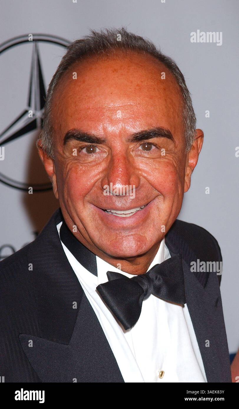Oktober 2004; Beverly Hills, CA, USA; Produzent ROBERT SHAPIRO bei der 16. jährlichen Karussell der Hoffnung Benefizgala von Mercedes-Benz im Beverly Hilton Hotel. (Bild: Paul Fenton/ZUMAPRESS.com) Stockfoto