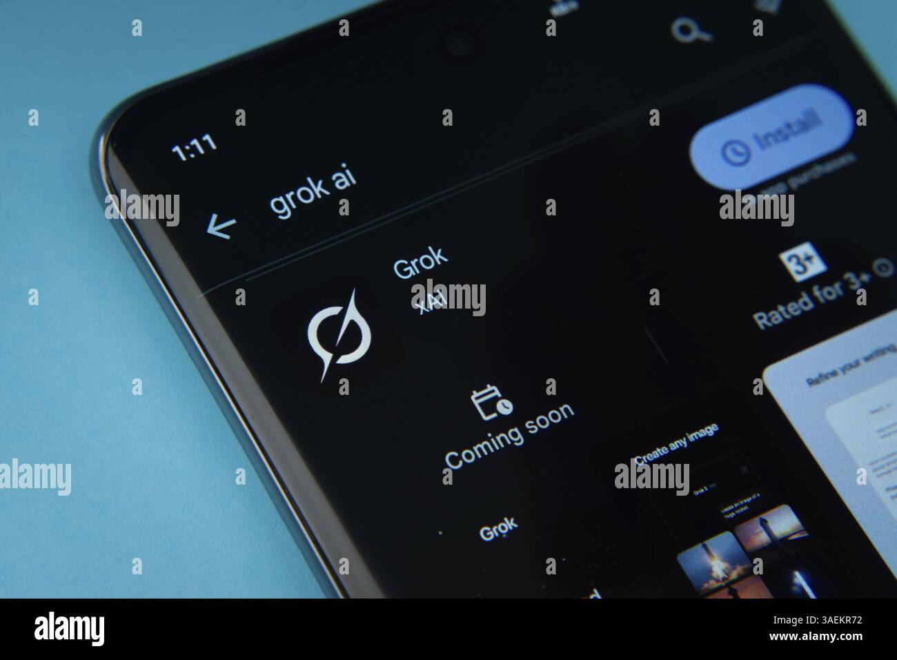 Die Grok App von Google Playstore wird auf einem Smartphone-Bildschirm angezeigt Stockfoto
