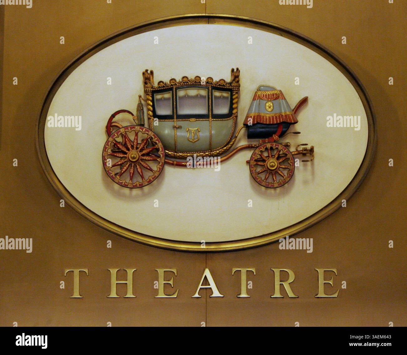 Das Body by Fisher Emblem hängt am Dienstag, den 11. November 2008, über dem Eingang zum Fisher Theatre im Fisher Building in Detroit. (Kreditbild: Detroit Free Press/ZUMAPRESS.com) Stockfoto