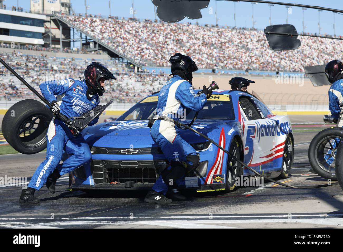 Oktober 2024 – KYLE LARSON (5), Fahrer der NASCAR Cup Series, macht einen Boxenstopp für den South Point 400 auf dem Las Vegas Motor Speedway in Las Vega Stockfoto