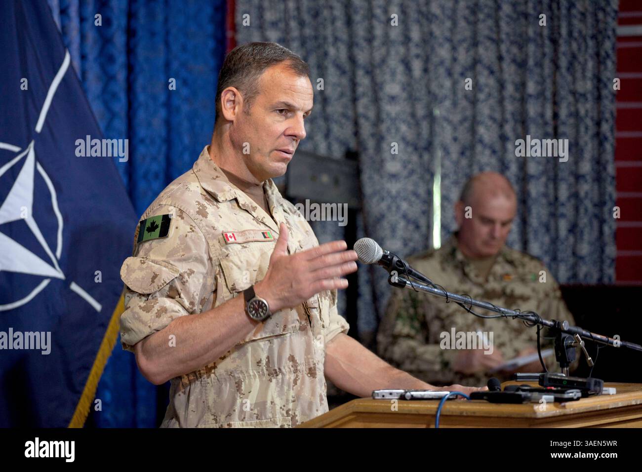 12. September 2011 - Kabul, Afghanistan - Generalmajor MICHAEL DAY stellt Fragen zur Vorbereitung der afghanischen Nationalarmee (ANA) und der afghanischen Nationalpolizei (ANP) auf einer Pressekonferenz im ISAF-Hauptquartier in Kabul. (Bild: © will van Engen/ZUMAPRESS.com) Stockfoto