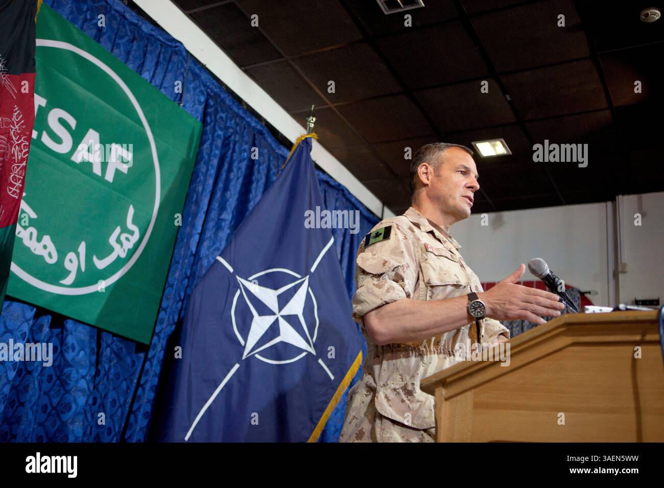 12. September 2011 - Kabul, Afghanistan - Generalmajor MICHAEL DAY stellt Fragen zur Vorbereitung der afghanischen Nationalarmee (ANA) und der afghanischen Nationalpolizei (ANP) auf einer Pressekonferenz im ISAF-Hauptquartier in Kabul. (Bild: © will van Engen/ZUMAPRESS.com) Stockfoto