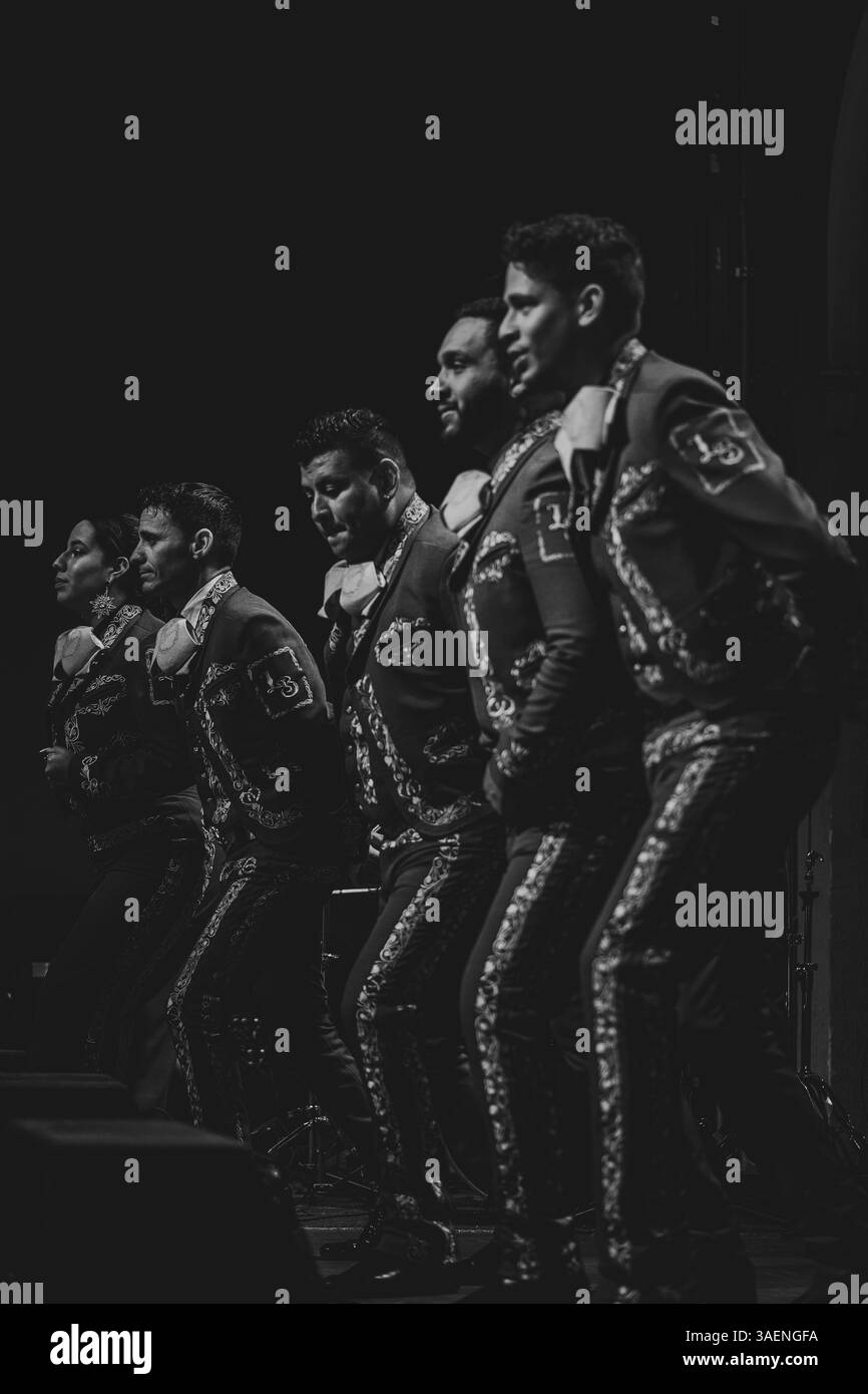 Der Spaß endet nie, spektakuläre Mariachi-Show mit vielen Aufnahmen Stockfoto
