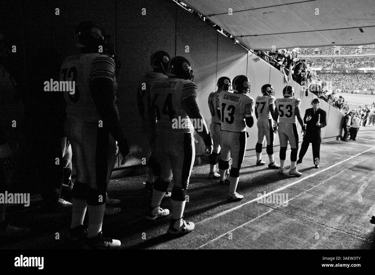 27. November 2011: Die Pittsburgh Steelers warten darauf, während des NFL-Spiels zwischen den Pittsburgh Steelers und den Kansas City Chiefs im Arrowhead Stadium in Kansas City, MO (Credit Image: © Kyle Rivas/Cal Sport Media/ZUMAPRESS.com) ins Feld zu kommen. Stockfoto