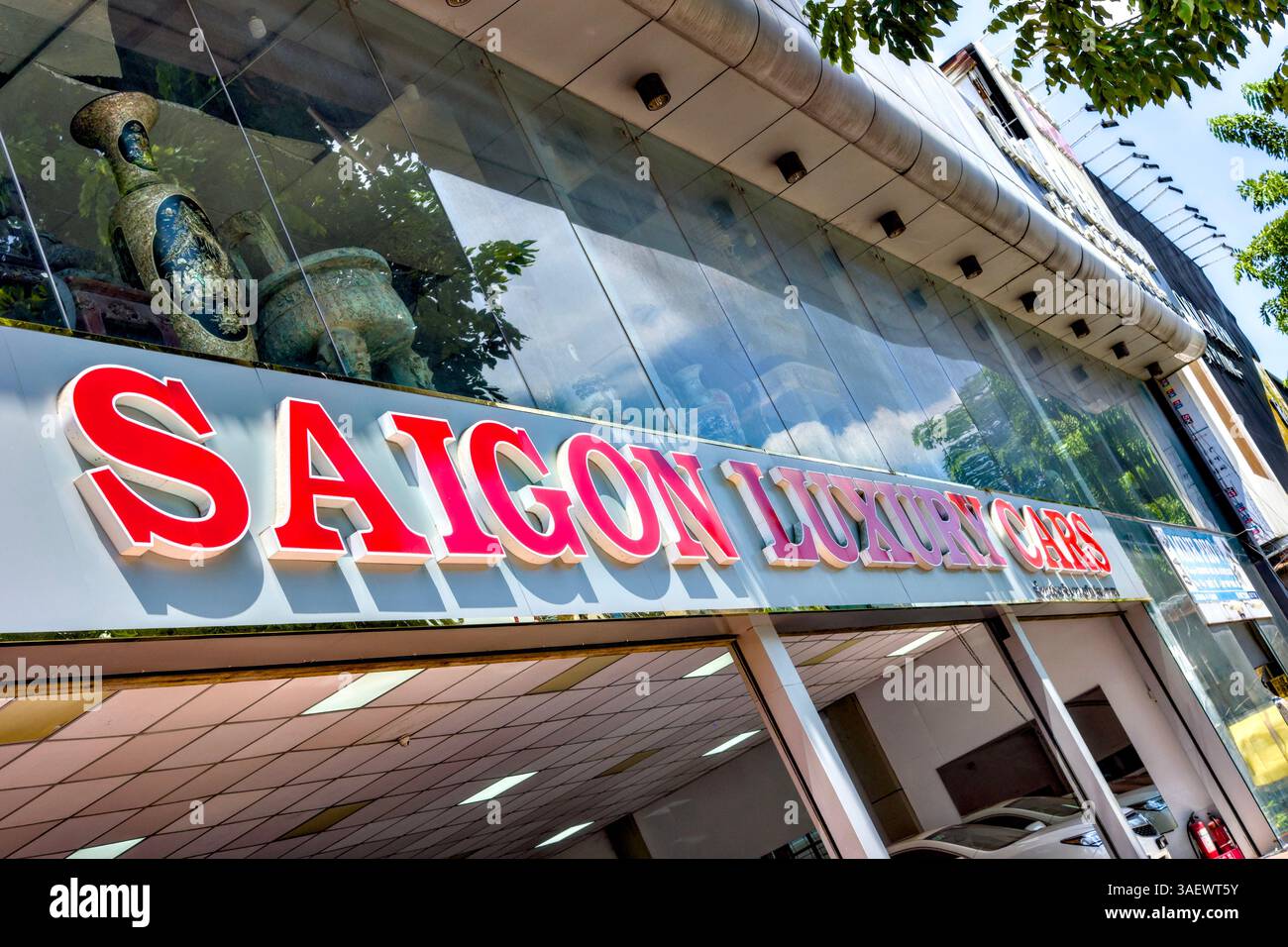 Saigon Luxury Cars Showroom Schild, Ho Chi Minh City, Vietnam Stockfoto