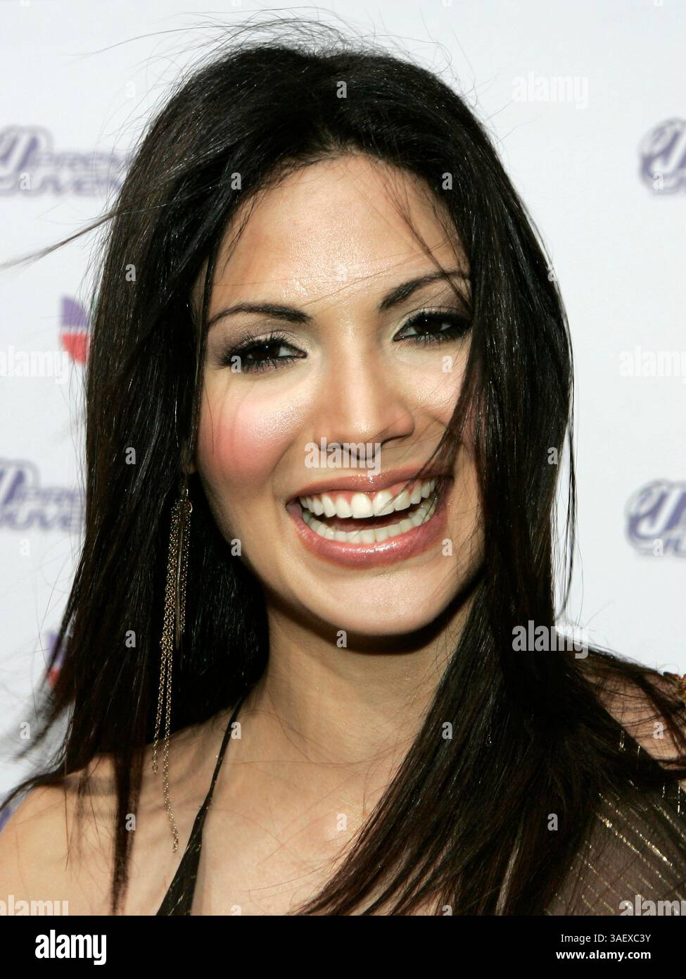 September 2005; Coral Gables, FL, USA: Cynthia Olavarria, Miss Puerto Rico 2005 auf dem roten Teppich im Univision Premios Juventud im Convocation Center auf dem Campus der University of Miami in Coral Gables, Florida. (Bild: Joel Auerbach/ZUMAPRESS.com) Stockfoto