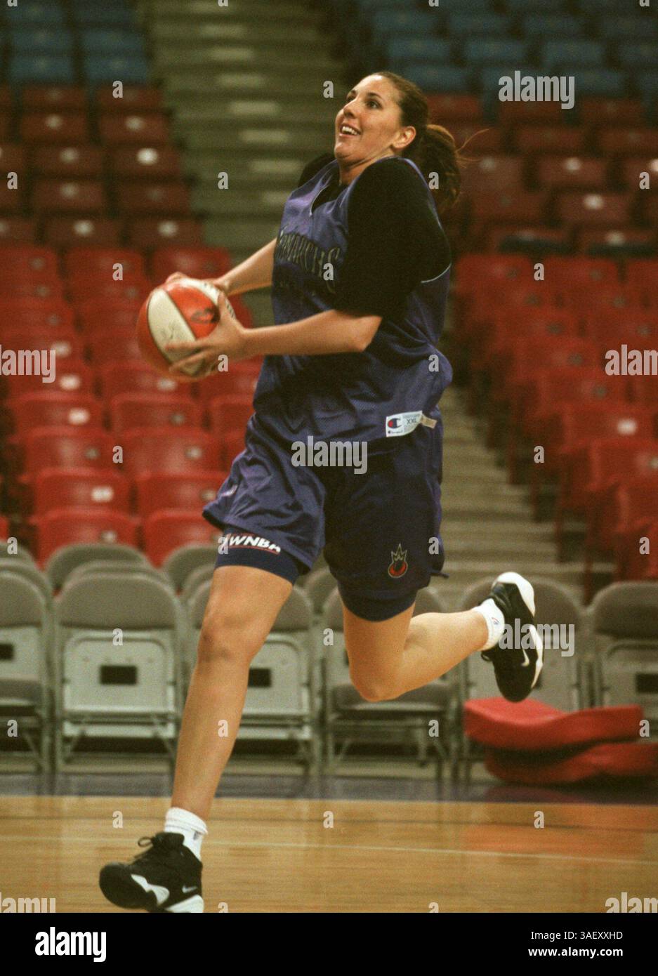 Monarchen, 1,80 m, Zentrum Kara Wolters während des Trainings in der Arco Arena. The Sacramento Bee/ Anne Chadwick Williams 5/3/01 /ZUMA Press Stockfoto