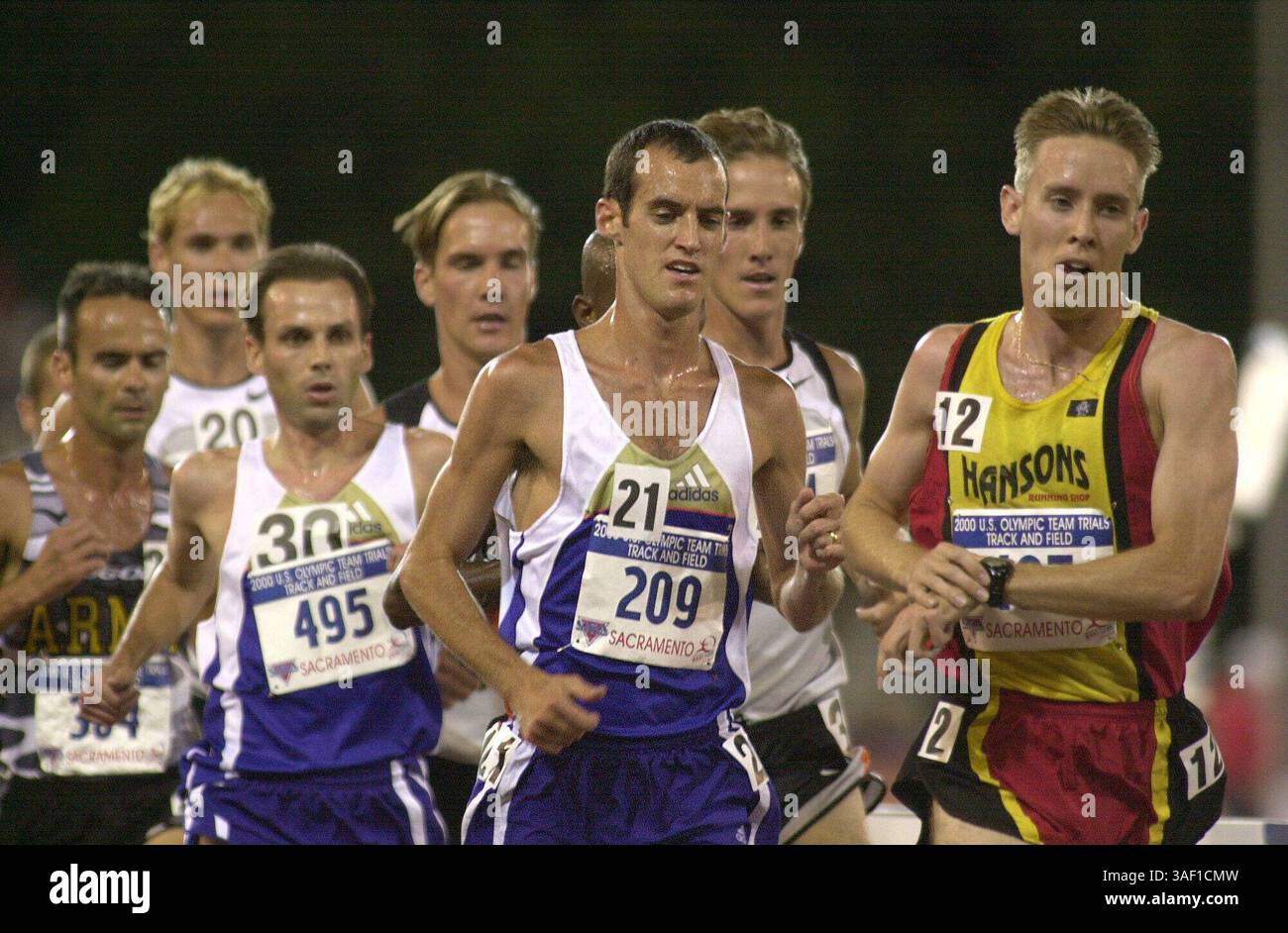 Alan Culpepper (Mitte) gewann sein Qualifikationsrennen in den 10.000 Metern der Männer in der US S Olympische Leichtathletik Tag 1 in Sacramento State, Freitag, 14. Juli 2000. Culpepper gewann das Rennen und erreichte das Finale. Foto von Jose Osorio - die Sacramento-Biene. /ZUMA Press Stockfoto