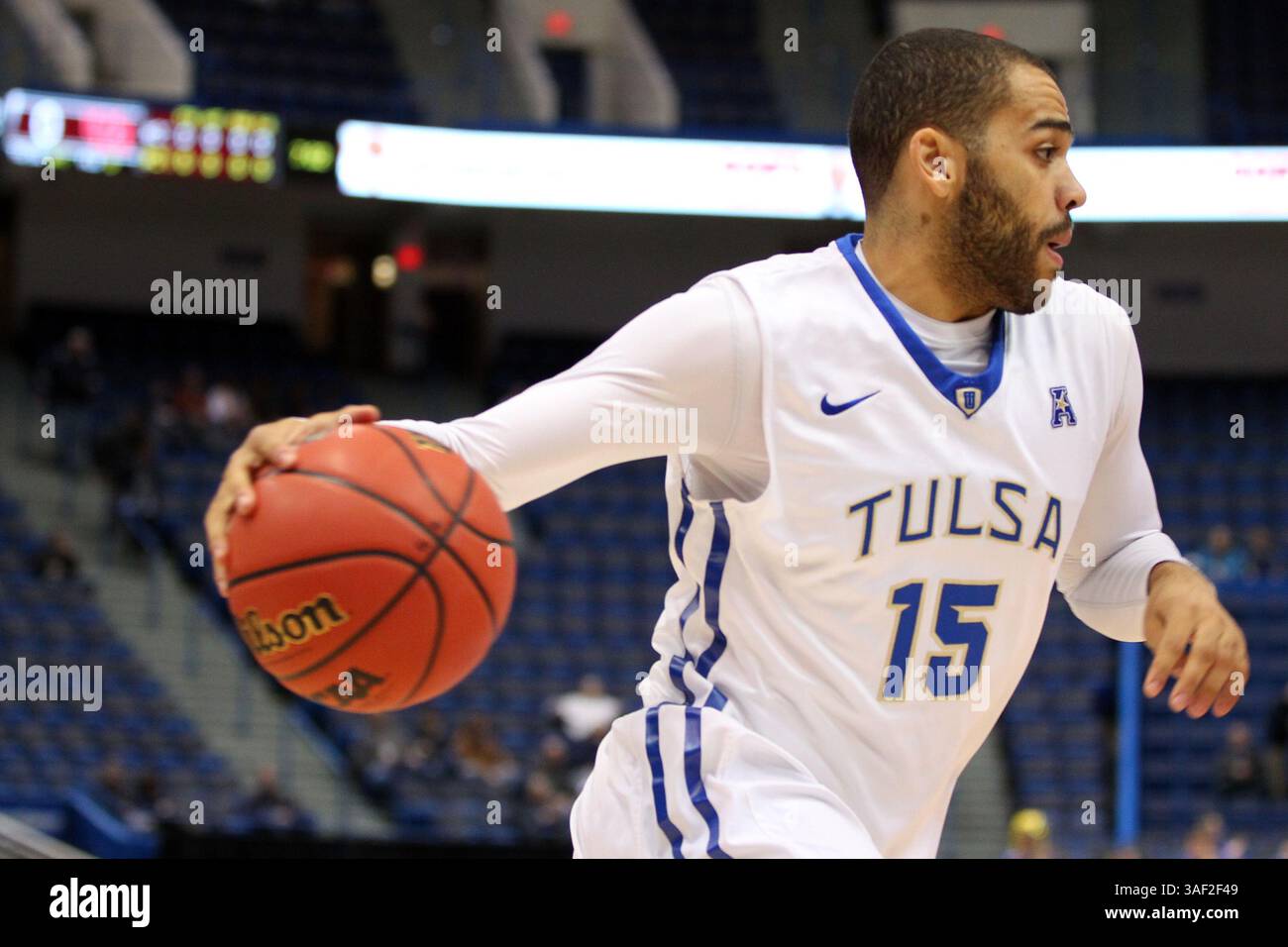 13. März 2015: Tulsa Golden Hurricane Guard/Stürmer Marquel Curtis (15) im Viertelfinale des American Athletic Conference Turniers im XL Center in Hartford, Connecticut. Anthony Nesmith/Cal Sport Media (Kreditbild: © Anthony Nesmith/Cal Sport Media/ZUMAPRESS.com) Stockfoto
