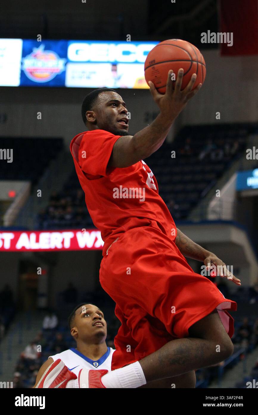 13. März 2015: Jherrod Stiggers (21) fährt während der Viertelfinalrunde des American Athletic Conference Turniers im XL Center in Hartford, Connecticut, zum Korb. Anthony Nesmith/Cal Sport Media (Kreditbild: © Anthony Nesmith/Cal Sport Media/ZUMAPRESS.com) Stockfoto