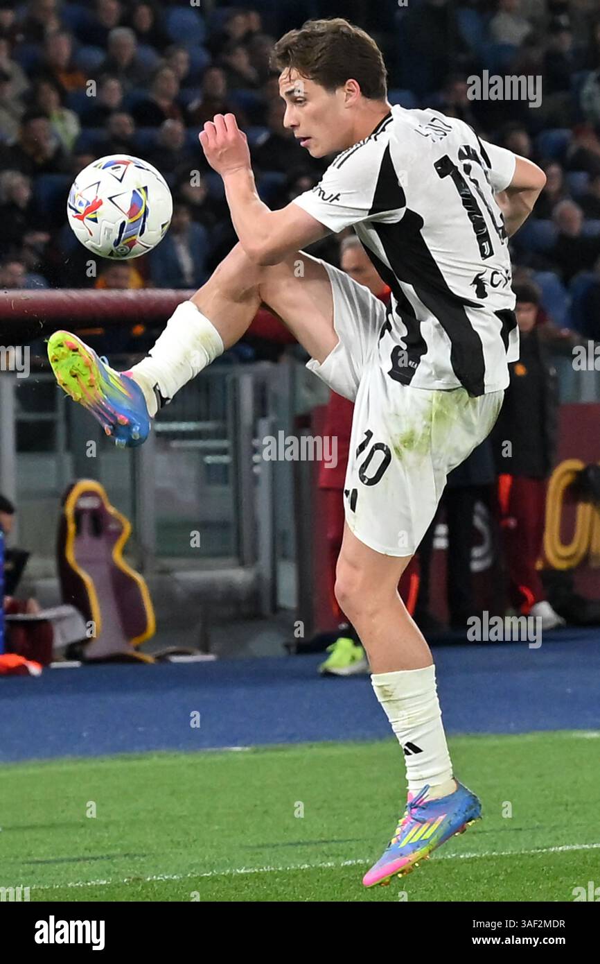 Rom, Latium. April 2025. Kenan Yõldõz von Juventus während des Spiels der Serie A zwischen Roma und Juventus im Olympiastadion, Italien, 6. April 2025. Gutschrift: massimo insabato/Alamy Live News Stockfoto