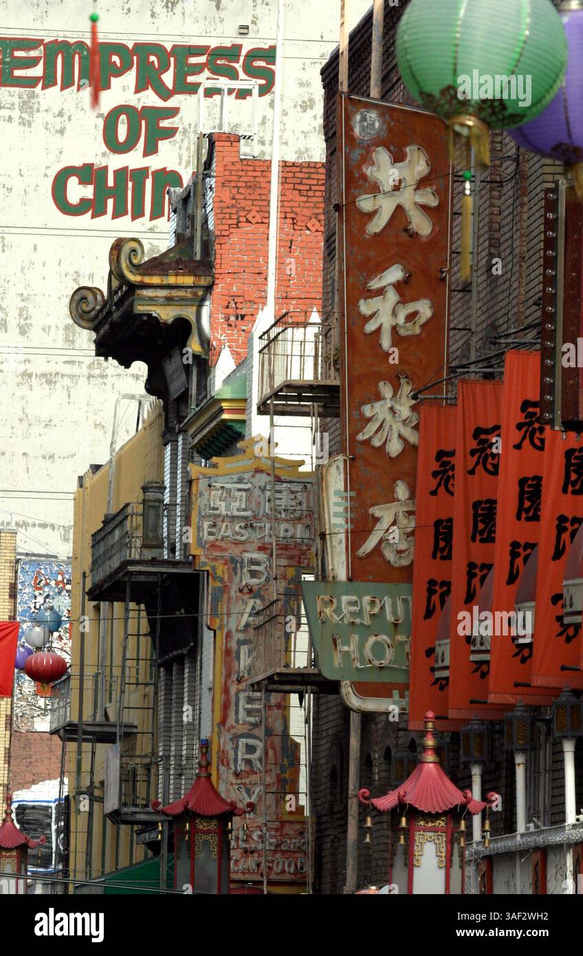 November 2005; San Francisco, CA, USA; Straßenszene von Chinatown in San Francisco. Obligatorischer Credit: Foto von Marianna Day Massey/ZUMA Press. (©) Copyright 2005 von Marianna Day Massey Stockfoto
