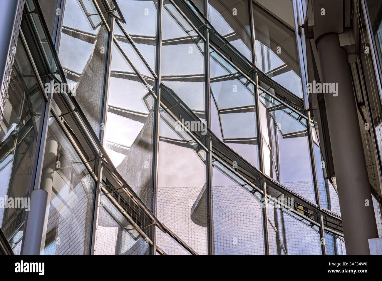 Architektur : architektonische Reflexionen in Glas Stockfoto
