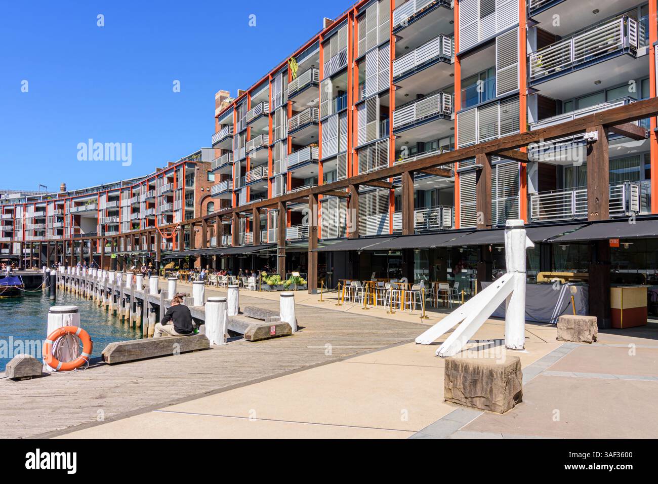 Apartments und Bootsanleger in der Gegend von Walsh Bay in Sydney, New South Wales, Australien Stockfoto