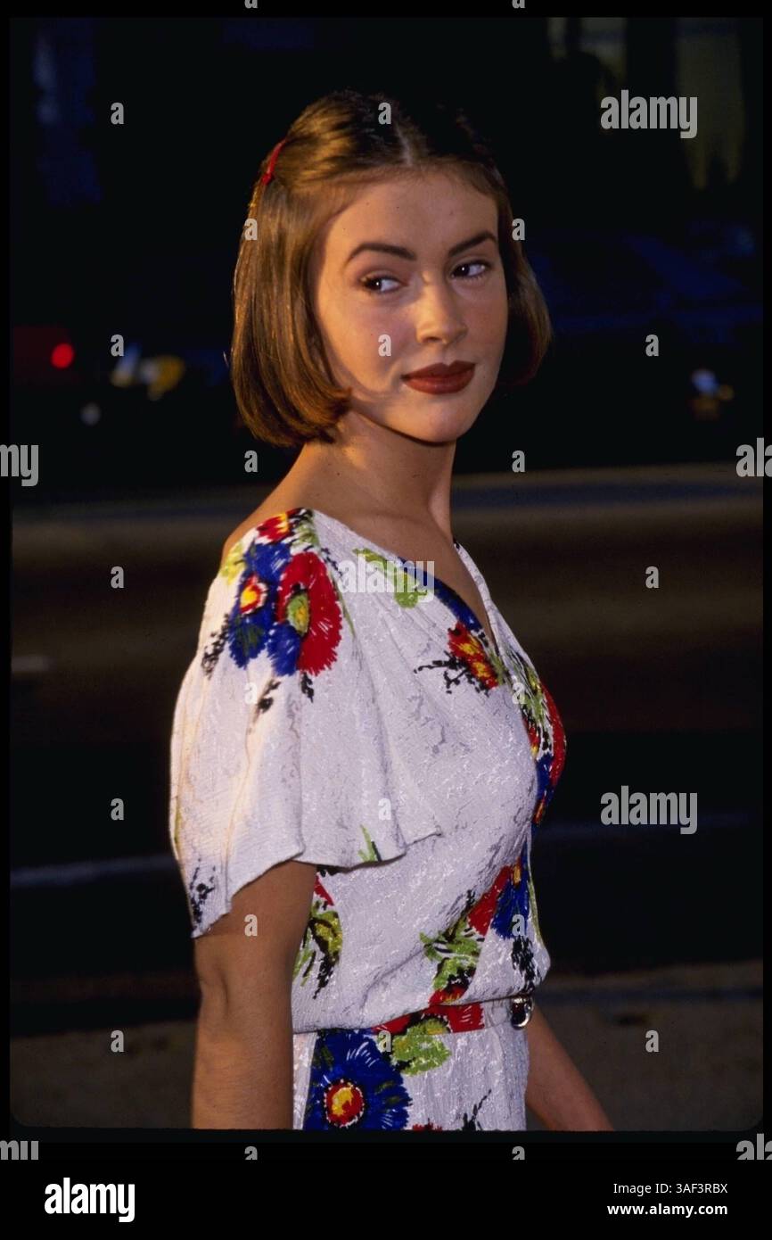 August 1994; Hollywood, CA, USA; Schauspielerin ALYSSA MILANO nimmt an der Premiere von „die Abenteuer von Priscilla, Königin der Wüste“ Teil Stockfoto