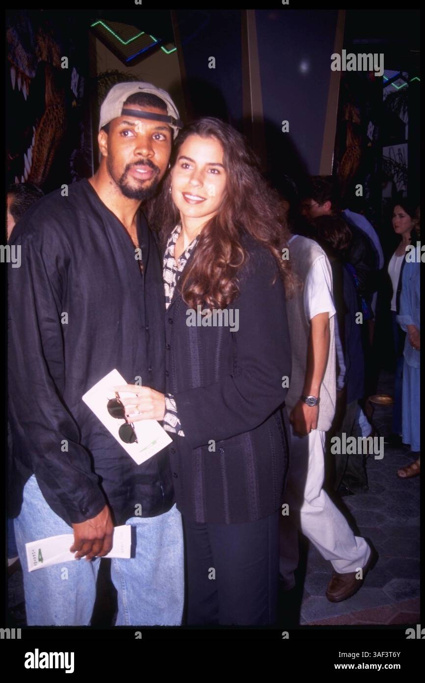 Mai 1997; Hollywood, CA, USA; der Schauspieler ERIQ LA SALLE und seine Freundin nehmen an der Premiere von :Lost World: Jurassic Park Teil. (Michelson - Marvin/1997) Stockfoto