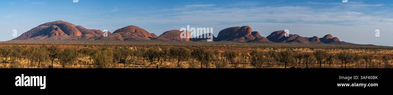 Erkunden Sie die majestätischen Felsformationen Kata Tjuta Stockfoto