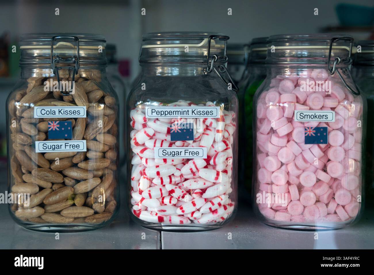 Süßigkeiten in großen Glasflaschen, Süßwarenladen, Greytown, Wairarapa, Nordinsel, Neuseeland Stockfoto