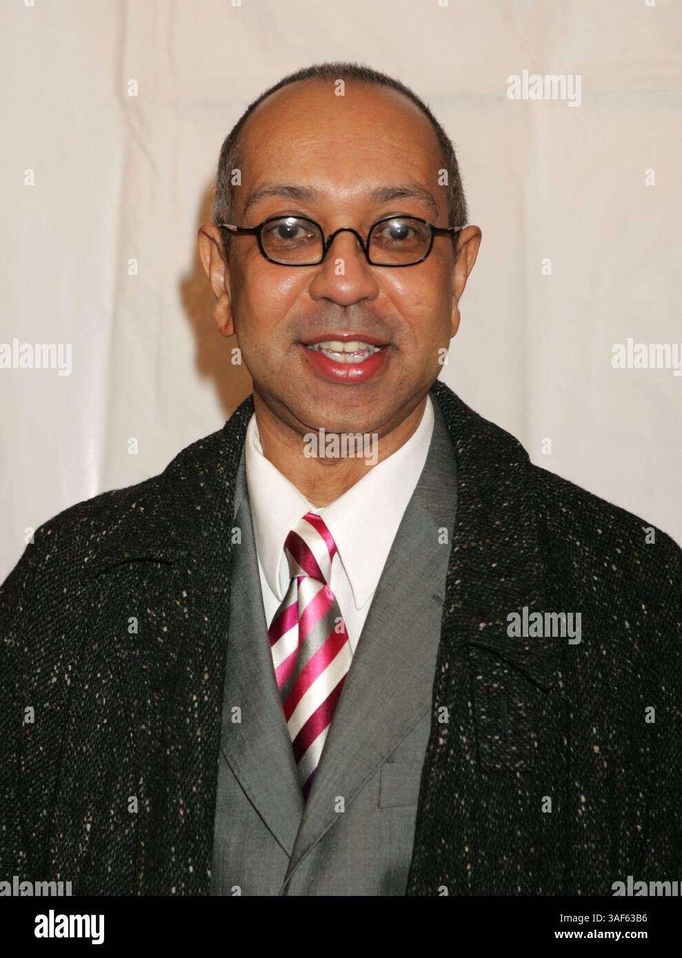 Februar 2005; New York, NY, USA; Regisseur GEORGE C. WOLFE bei der New Yorker Premiere des HBO-Films Lackawanna Blues in den Chelsea West Theaters. Stockfoto