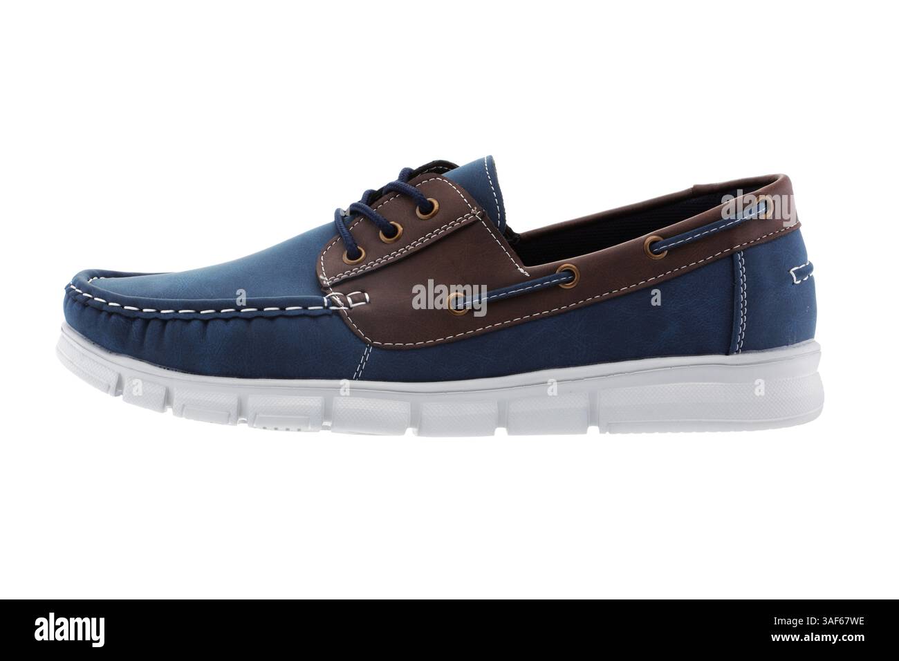 Blauer Herrenschuh auf weiß Stockfoto