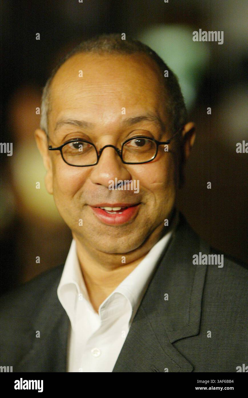 Februar 2005; West Hollywood, CA, USA; Regisseur GEORGE C. WOLFE bei der Premiere von Lackawanna Blues in der Director's Guild of America. Stockfoto