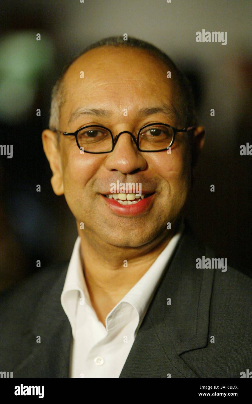 Februar 2005; West Hollywood, CA, USA; Regisseur GEORGE C. WOLFE bei der Premiere von Lackawanna Blues in der Director's Guild of America. Stockfoto