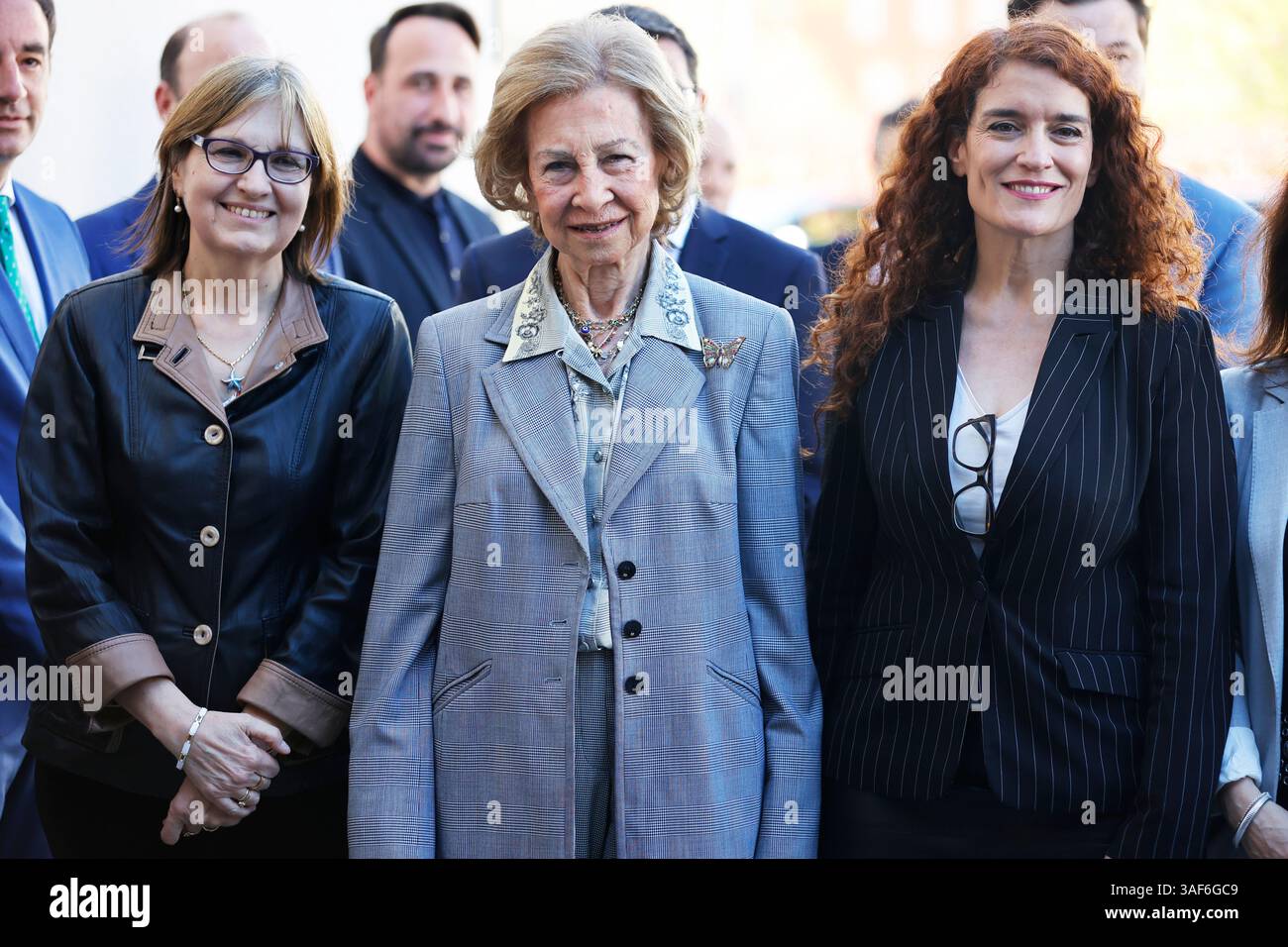 Queen Sofia poses on her arrival at the official presentation of the "Extraordinary Brains" campaign organized by the Queen Sofia Foundation on April 7, 2025, in Madrid (Spain). QUEEN Antonio Gutiérrez / Europa Press 04/07/2025 (Europa Press via AP) Stockfoto