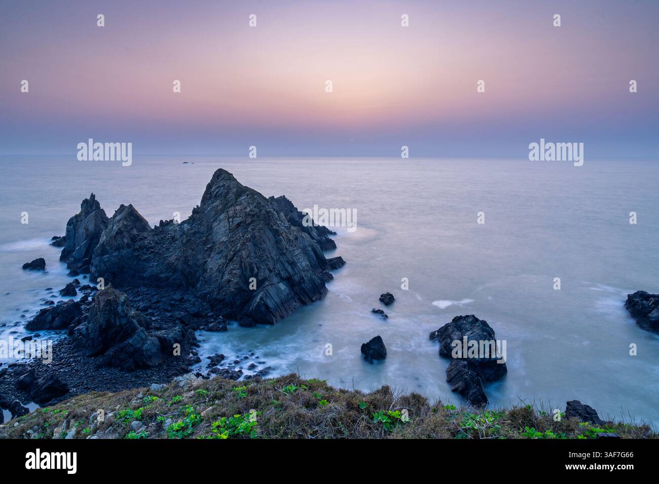 Licht vor Sonnenaufgang auf der Insel Dongju taiwan Stockfoto
