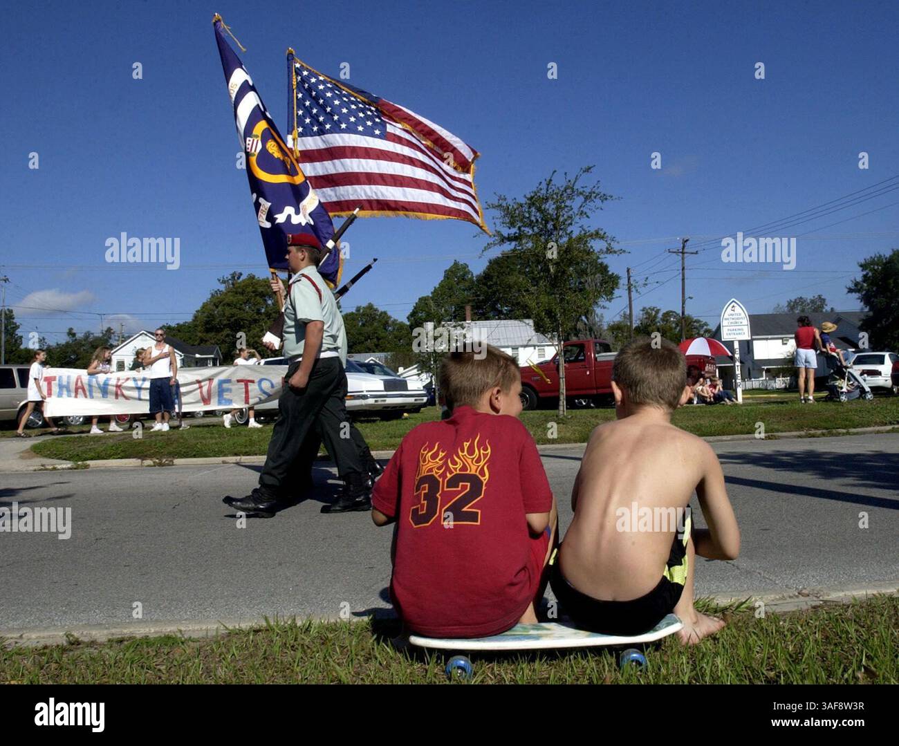 PT 149815 - - LIEFERUNG AN: Pasco - - 11/11/2002 - - Zephyrhills BILDUNTERSCHRIFT: Siebenjähriger Cody Smith (L) und sein Freund Jacob Henderson (CQ von Mutter) (Bild: St Petersburg Times/ZUMAPRESS.com) Stockfoto