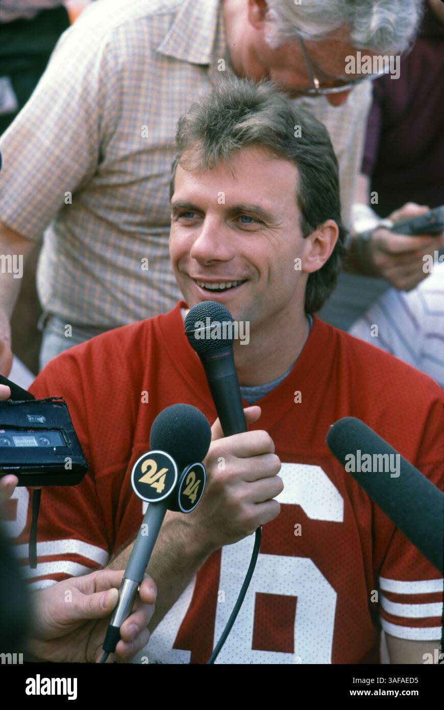 NFL Football 17. Januar 1989; Miami, FL, USA; San Francisco 49ers Quarterback Joe Montana während des Media Day des Super Bowl XXIII im Joe Robbie Stadium. (Bild: APEX MediaWire/ZUMAPRESS.com) Stockfoto
