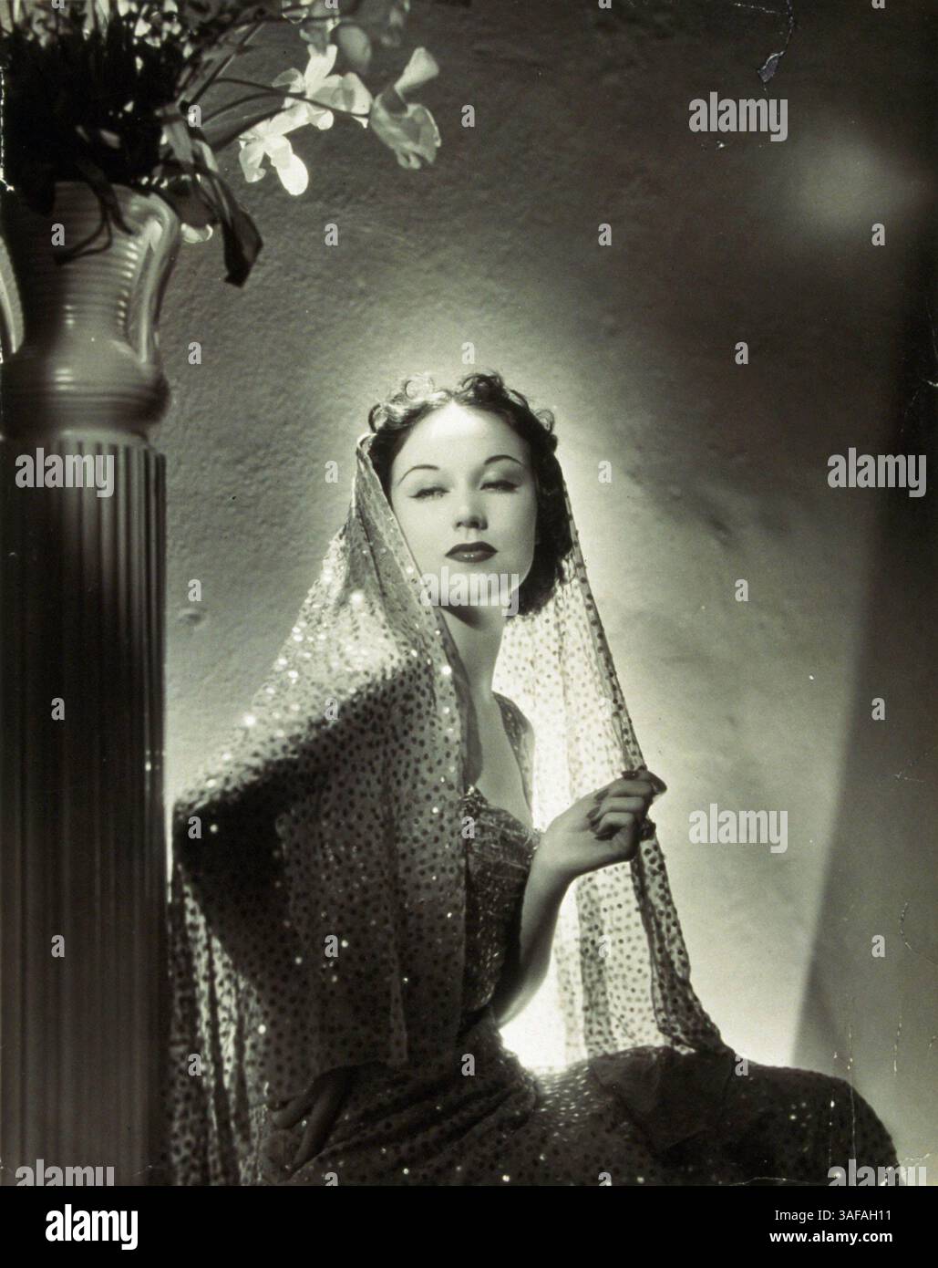 August 2004; Hollywood, CA, USA; (Datei Foto: 6.01.1936) die Schauspielerin FAY WRAY, berühmt gemacht als sie das Mädchen auf dem Empire State Building vom riesigen Affen im Filmklassiker King Kong von 1933 hielt, starb am 8. August 2004 im Alter von 96 Jahren im Schlaf. Im Bild: Schauspielerin FAY WRAY. (Kreditbild: Austral/ZUMAPRESS.com) Stockfoto