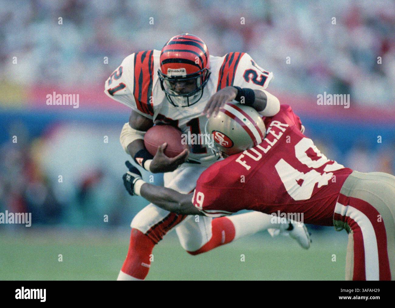 NFL Footballball 22. Januar 1989; Miami, FL, USA; James Brooks von den Cincinnati Bengals im Super Bowl XXIII im Joe Robbie Stadium gegen die San Francisco 49ers. Die 49ers gewannen 20:16. (Bild: APEX MediaWire/ZUMAPRESS.com) Stockfoto