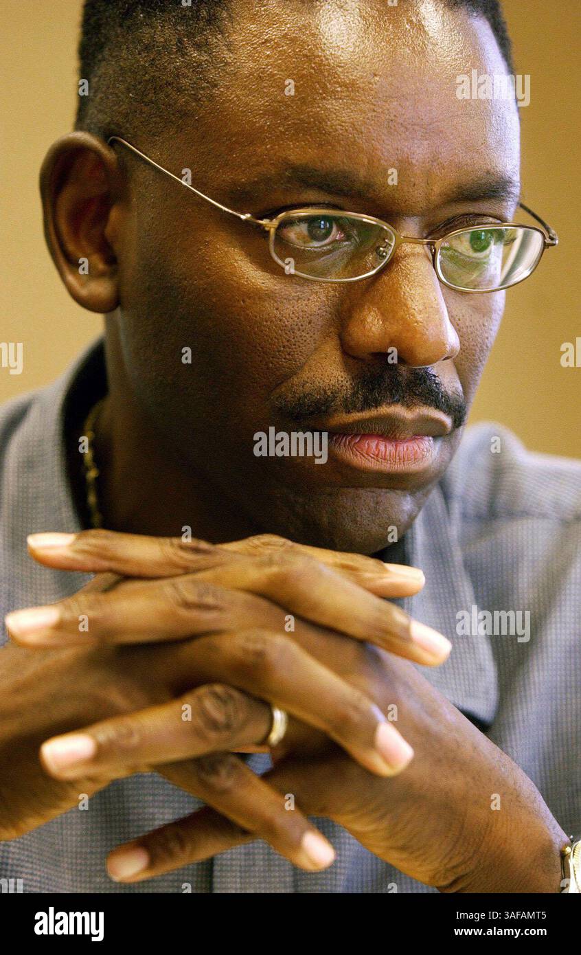 26.08.05, Charlotte) FOTO 8: Miles Vaughn(CQ), Senior Vice President of Community Development Banking bei der Bank of America in Charlotte, North Carolina. ZUSAMMENFASSUNG: Vor zehn Jahren war Earle Village in Charlotte, North Carolina ein heruntergekommenes, drogenbefallenes Regierungsprojekt. Die Charlotte Housing Authority erhielt 1,6 Millionen HUD Revitalisierungszuschüsse (HOPE VI), um die alten Gebäude aus den 1960er Jahren abzureißen und eine neue, gemischte Einkommensentwicklung mit Unterstützung anderer lokaler Agenturen und der Banc of America Community Development Corporation zu errichten (Credit Image: St Petersburg Times/ZUMAPRESS.com). Stockfoto