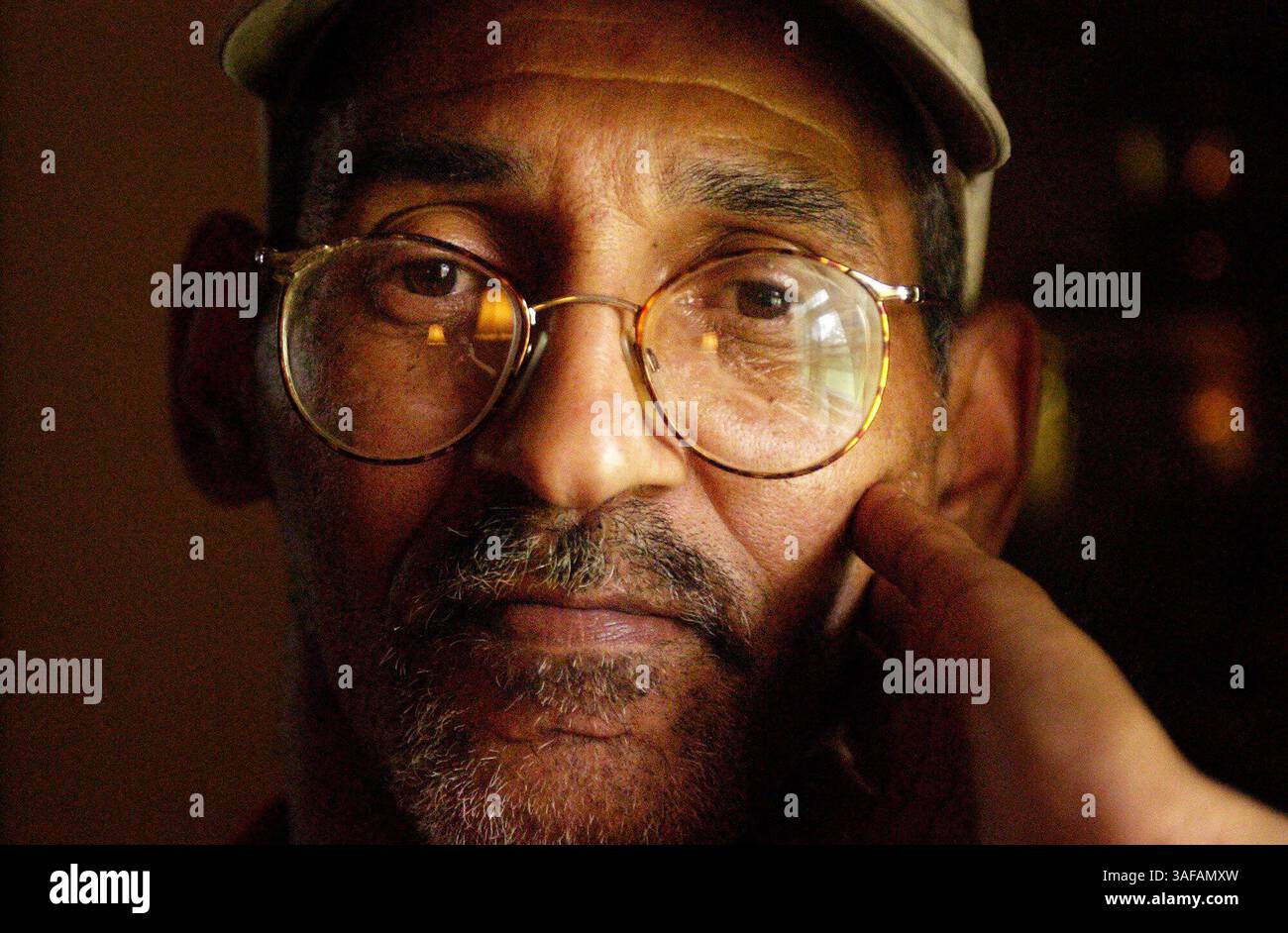 27.08.05, Charlotte) FOTO 7: Sandy Hoagland (CQ) wuchs im First Ward of Charlotte, North Carolina auf und sah den Aufstieg und Fall des Earle Village Public Hoagland Projekt. Hoagland zog in den 1980er Jahren fort und zog 1997 in das Haus seiner Mutter zurück, um die Sanierung des First Ward um sein altes Familienheim zu sehen. . ZUSAMMENFASSUNG: Vor zehn Jahren war Earle Village in Charlotte, North Carolina ein heruntergekommenes, drogenbefallenes Regierungsprojekt. Die Charlotte Housing Authority erhielt 1,6 Millionen HUD Revitalisierungszuschuss (HOPE VI), um die alten Gebäude aus den 1960er Jahren abzureißen und ein neues, Stockfoto