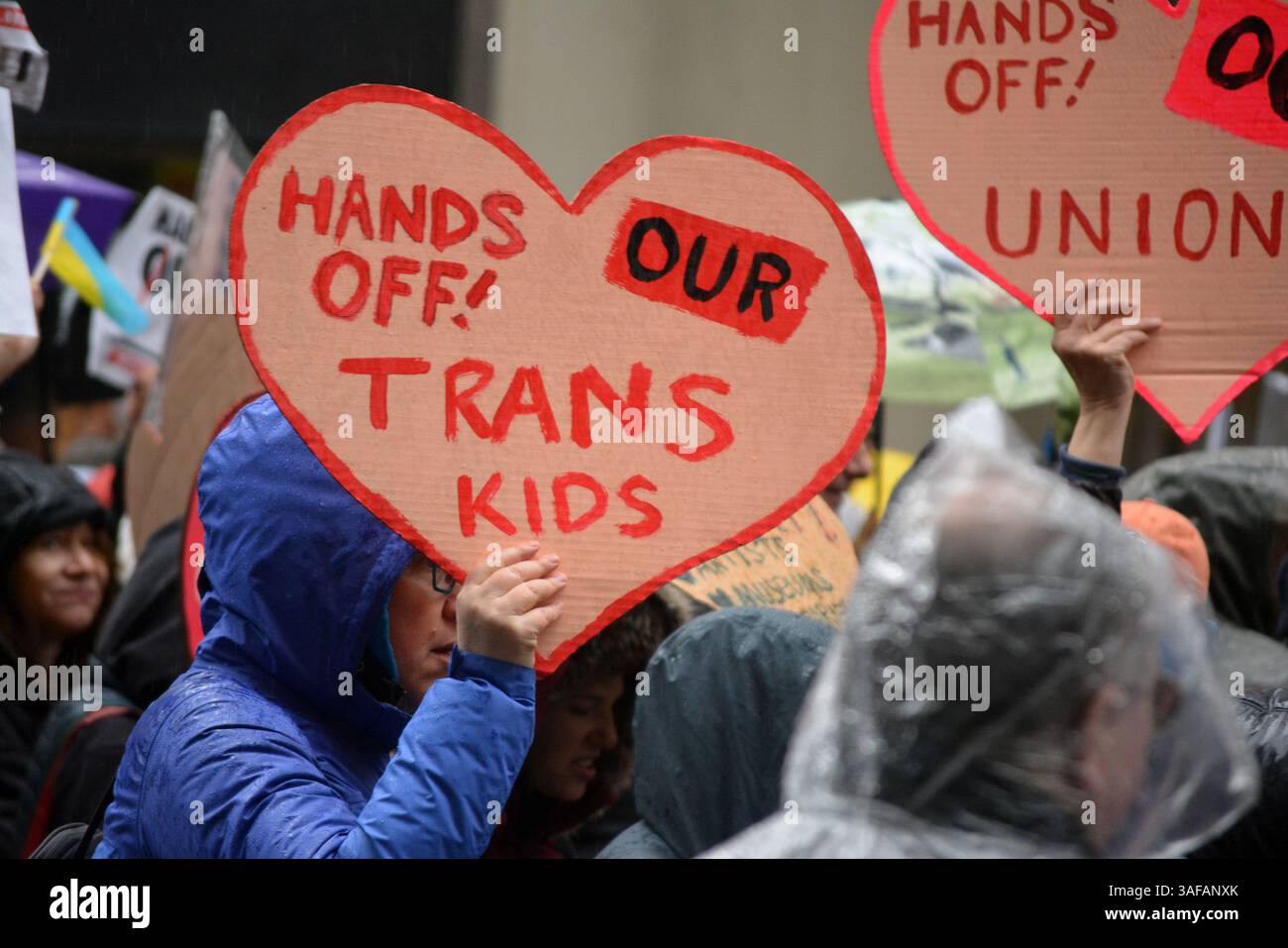 Hands Off Kundgebung gegen die Trump-Regierung und Elon Musks DOGE in New York City. Stockfoto
